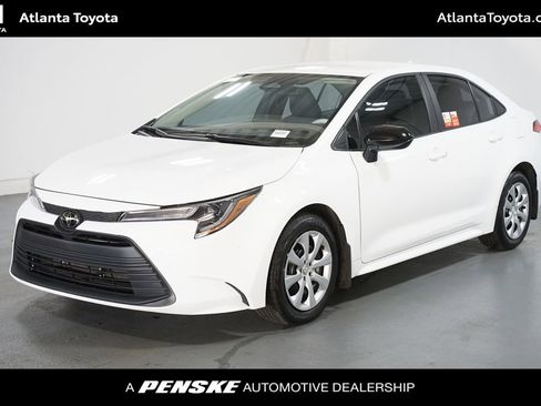 Certified 2025 Toyota Corolla LE image 1