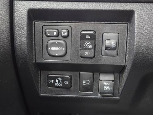 Used 2021 Toyota Tundra Platinum AWD/4WD image 24