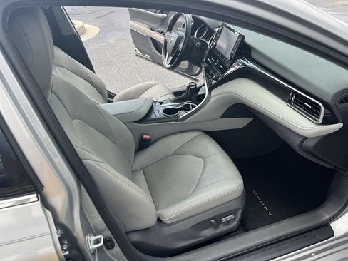 Used 2021 Toyota Camry XLE w/ Navigation Package FWD image 34