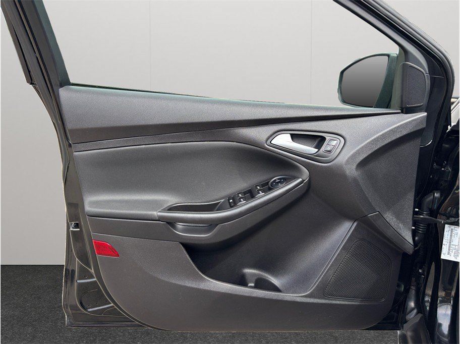 Used 2015 Ford Focus SE FWD image 15