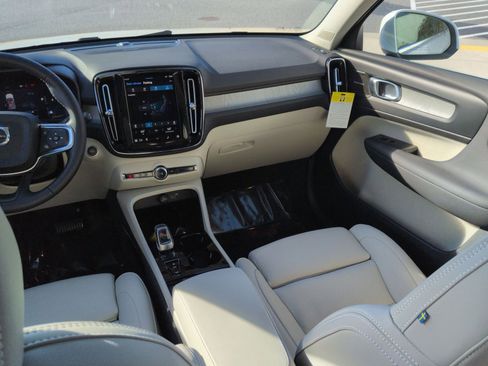 New 2025 Volvo XC40 B5 Ultra w/ Climate Package image 23