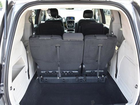Used 2019 Dodge Grand Caravan SE w/ UConnect Hands-Free Group image 15