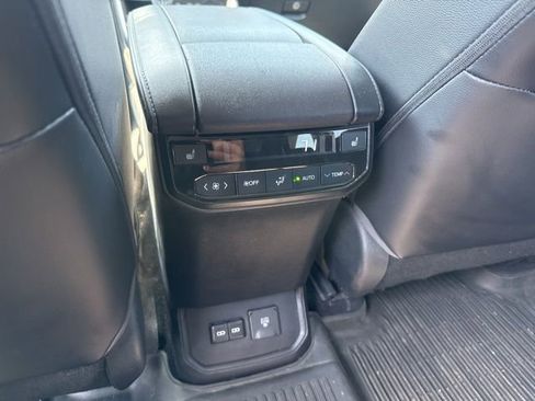 Used 2022 Toyota Highlander Platinum image 16