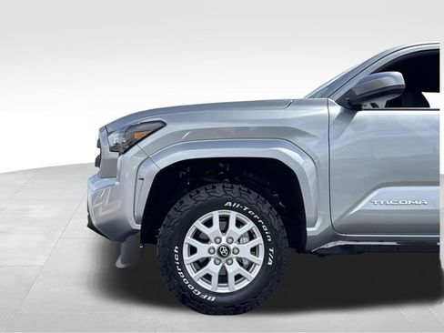 Used 2025 Toyota Tacoma SR5 image 28