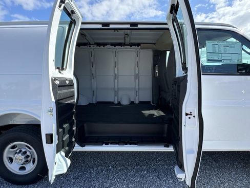 New 2025 Chevrolet Express 2500 w/ Enhanced Convenience Package image 9