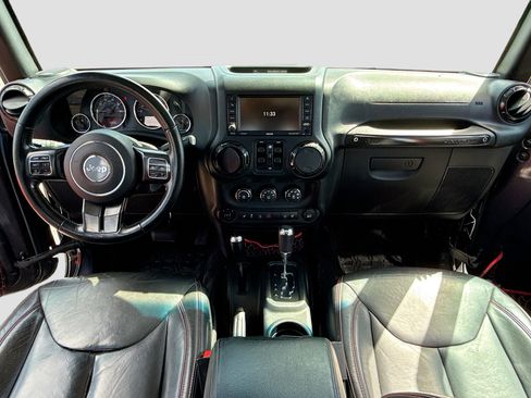 Used 2017 Jeep Wrangler Unlimited Rubicon AWD/4WD image 3
