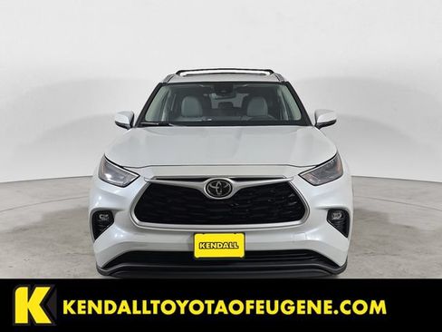 Used 2023 Toyota Highlander XLE AWD/4WD image 8