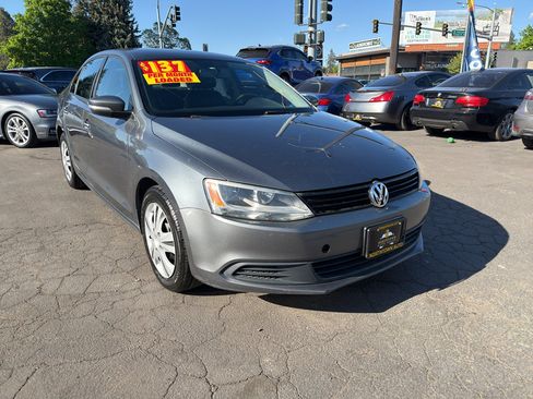 Used 2012 Volkswagen Jetta SE FWD image 11