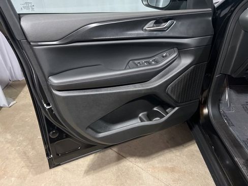 New 2025 Jeep Grand Cherokee Laredo X w/ Luxury Tech Group I image 8