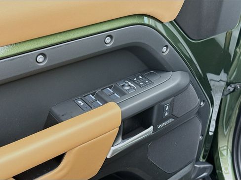 New 2026 Land Rover Defender 110 X-Dynamic SE AWD/4WD image 23