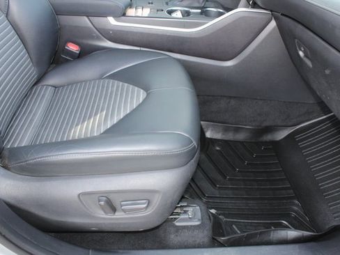Used 2021 Toyota Highlander XSE image 17
