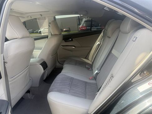 Used 2013 Toyota Camry XLE w/ Leather Pkg FWD image 11