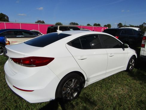 Used 2017 Hyundai Elantra SE image 4