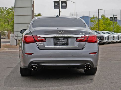 Used 2017 INFINITI Q70 3.7 w/ Technology Package AWD/4WD image 9