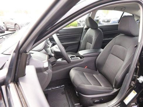 Used 2024 Nissan Altima 2.5 SV image 8