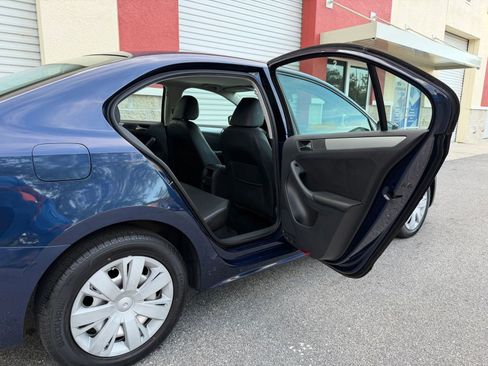 Used 2013 Volkswagen Jetta SE FWD image 17