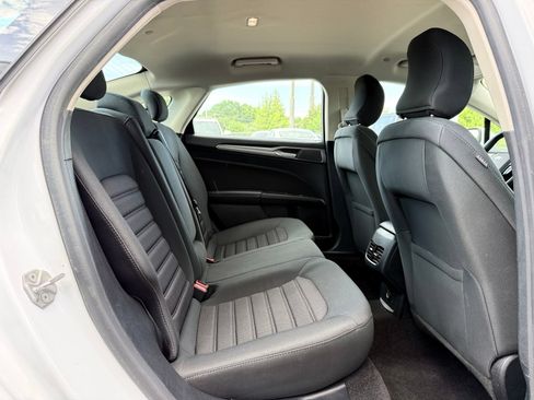 Used 2019 Ford Fusion SE FWD image 18