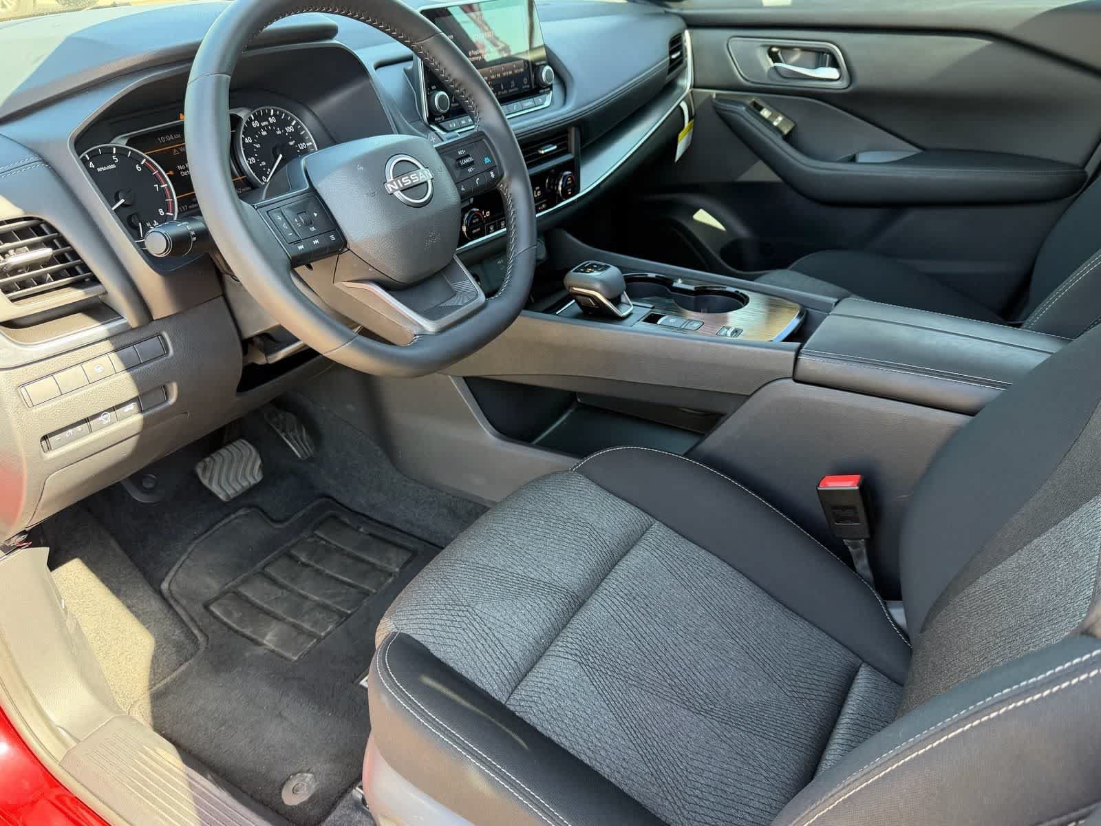 Used 2026 Nissan Rogue SV FWD image 2