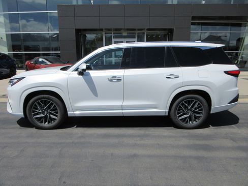 Used 2024 Lexus TX 350 AWD w/ Technology Package image 3