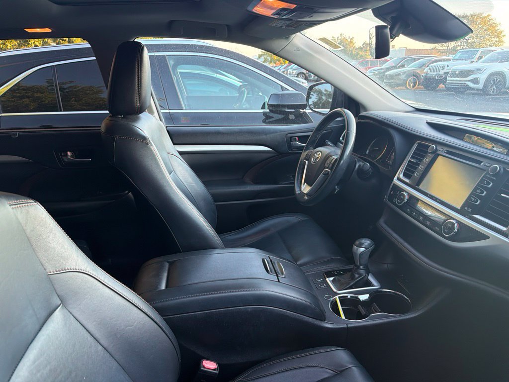 Used 2018 Toyota Highlander XLE FWD image 3