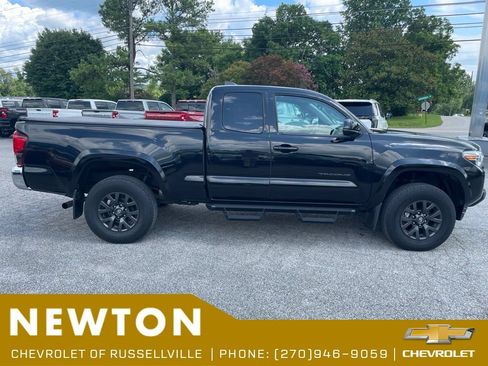 Used 2022 Toyota Tacoma SR5 w/ SR5 Appearance Package (SM) AWD/4WD image 34