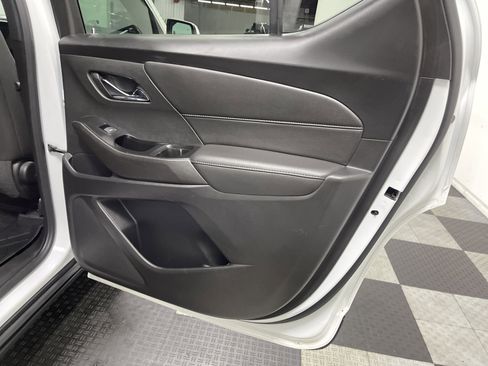Used 2023 Chevrolet Traverse LT FWD image 22