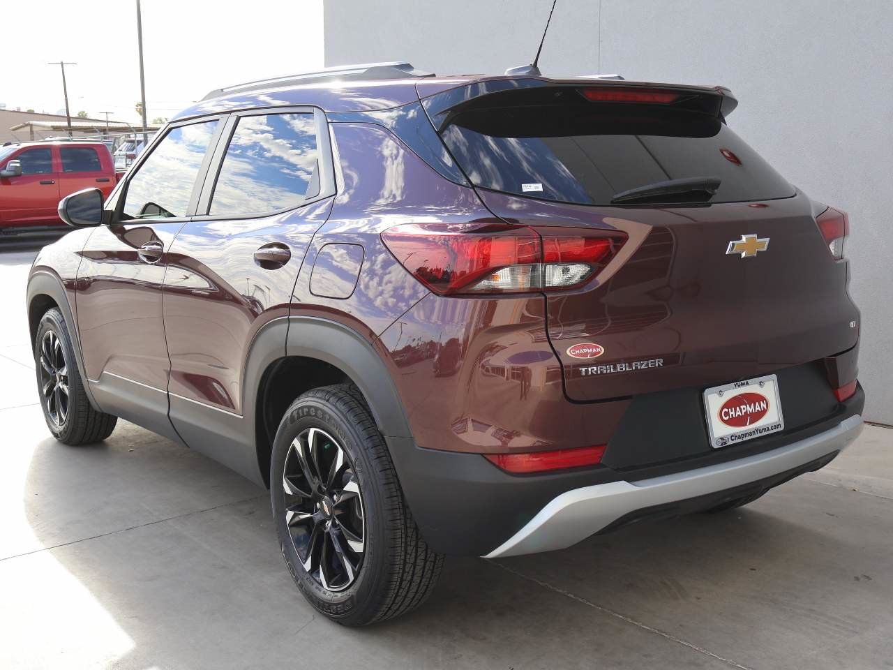 Used 2023 Chevrolet TrailBlazer LT FWD image 3