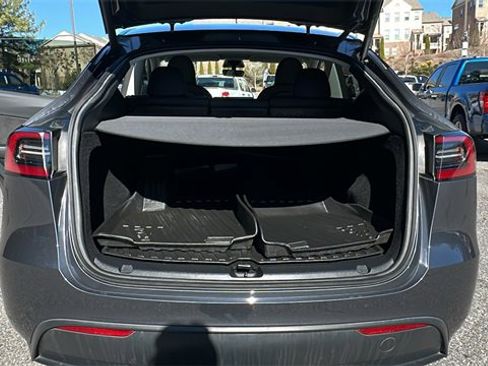 Used 2023 Tesla Model Y Performance image 19