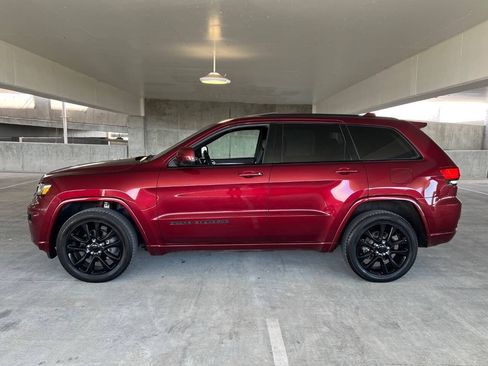 Used 2019 Jeep Grand Cherokee Altitude AWD/4WD image 14