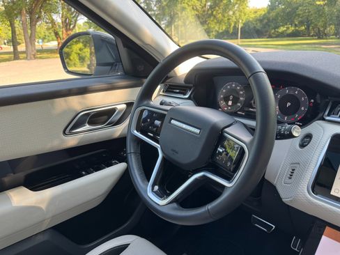 Used 2023 Land Rover Range Rover Velar R-Dynamic S image 33