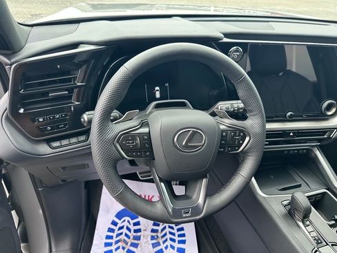 Used 2025 Lexus TX 500h AWD w/ Technology Package image 17