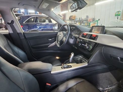Used 2017 BMW 320i xDrive Sedan AWD/4WD image 21