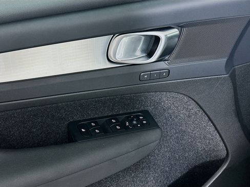 Used 2025 Volvo XC40 B5 Core image 15