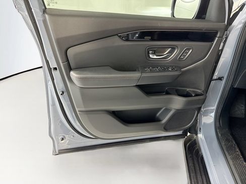 Certified 2025 Honda Pilot TrailSport image 24