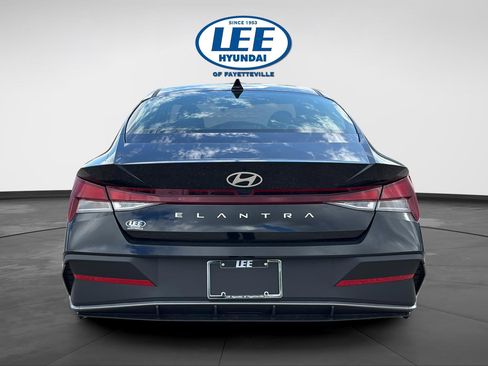 New 2026 Hyundai Elantra SE FWD image 4