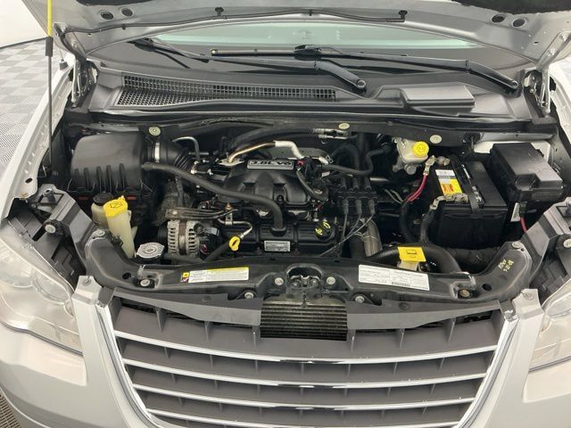 Used 2008 Chrysler Town & Country Touring FWD image 33
