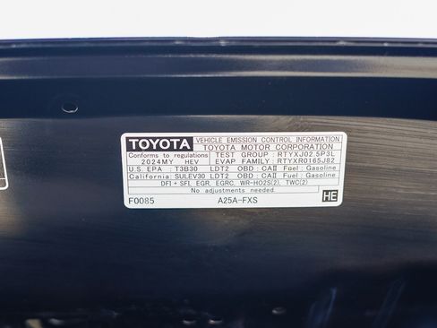 Used 2024 Toyota RAV4 LE AWD/4WD image 31