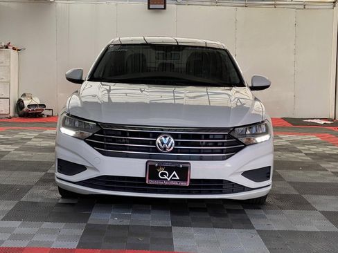 Used 2019 Volkswagen Jetta SE image 2