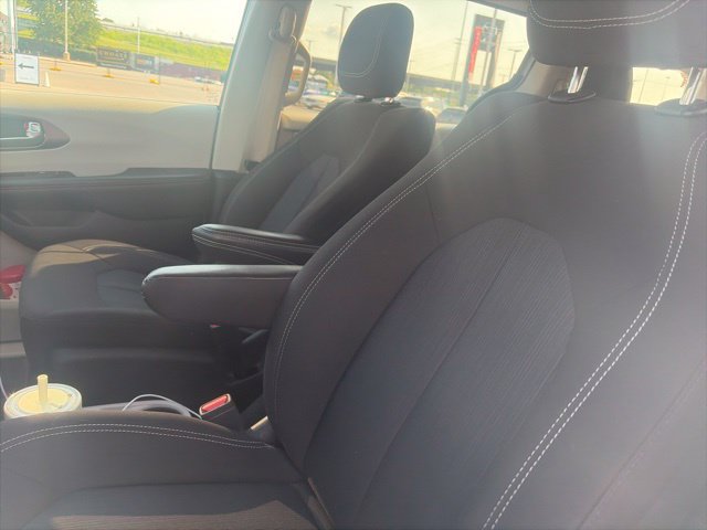 Used 2023 Chrysler Voyager LX FWD image 11