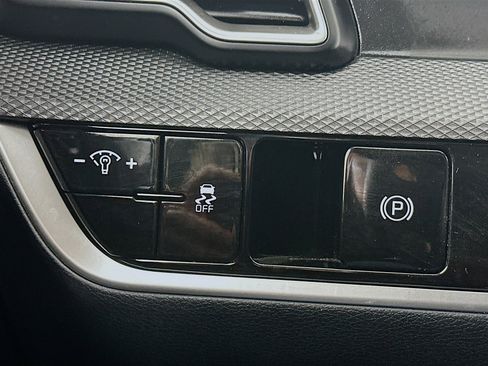 Used 2025 Kia Sportage LX image 16