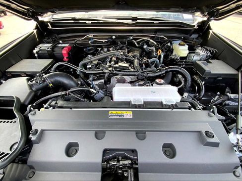 Used 2025 Toyota Tacoma TRD Sport w/ TRD Sport Premium Package image 15