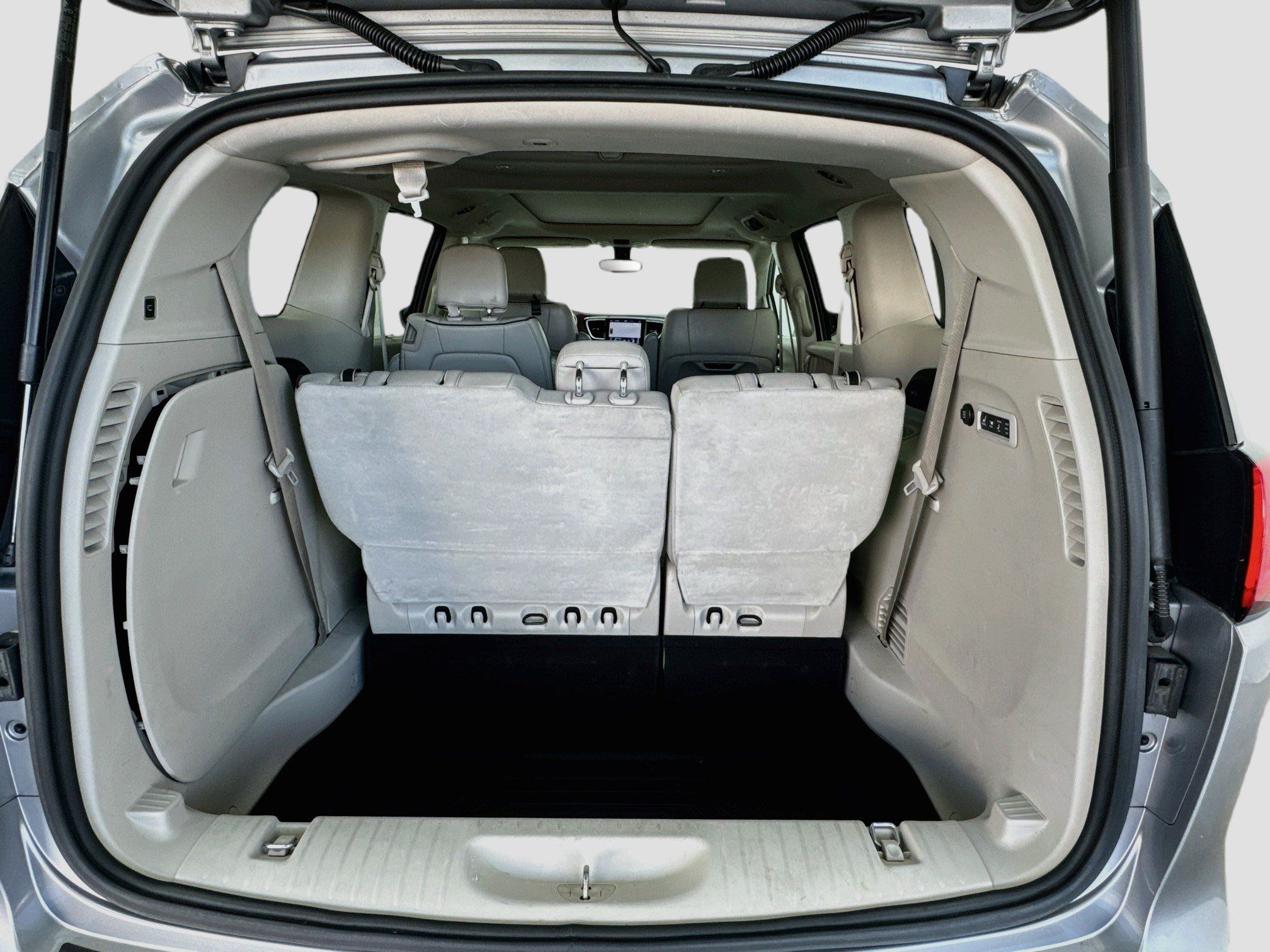 Used 2020 Chrysler Pacifica Limited FWD image 18