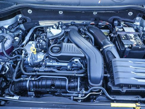 New 2025 Volkswagen Taos SE image 25