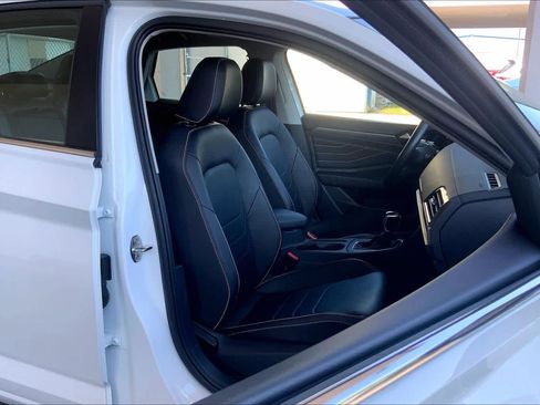 Used 2023 Volkswagen Jetta SEL FWD image 9