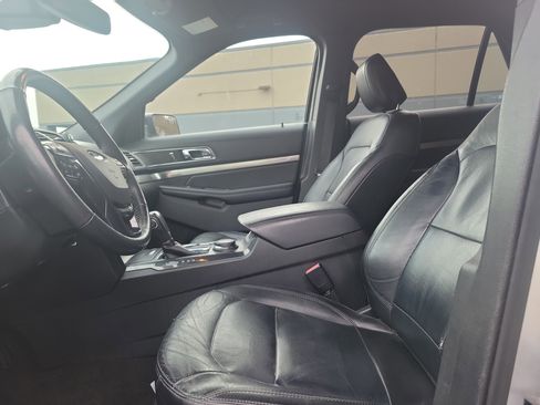 Used 2018 Ford Explorer XLT w/ Equipment Group 202A image 20