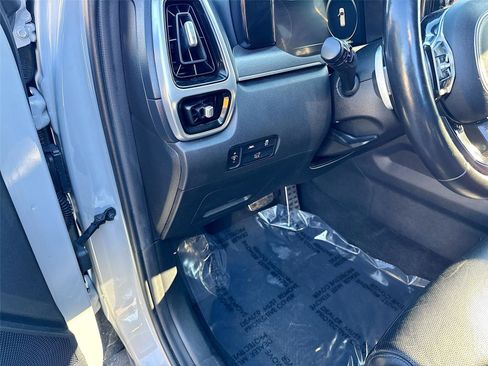 Used 2022 Kia Sorento SX image 2