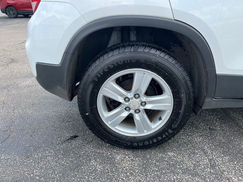 Used 2017 Chevrolet Trax LT w/ Driver Confidence Package AWD/4WD image 28