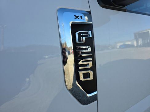 Used 2020 Ford F250 XL w/ Power Equipment Group image 9