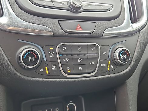 Used 2019 Chevrolet Equinox LT image 16