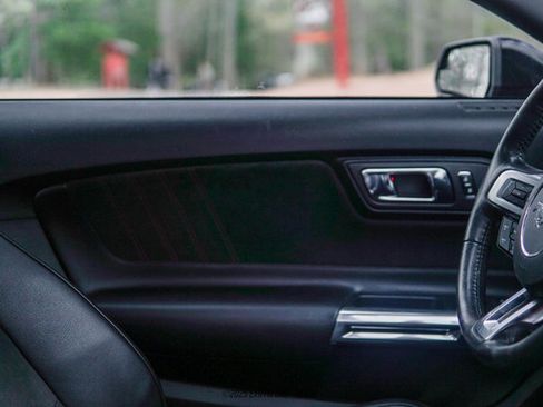 Used 2017 Ford Mustang GT Premium image 44